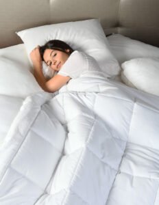 Offrez-vous des nuits de douceur avec notre couette légère et moelleuse